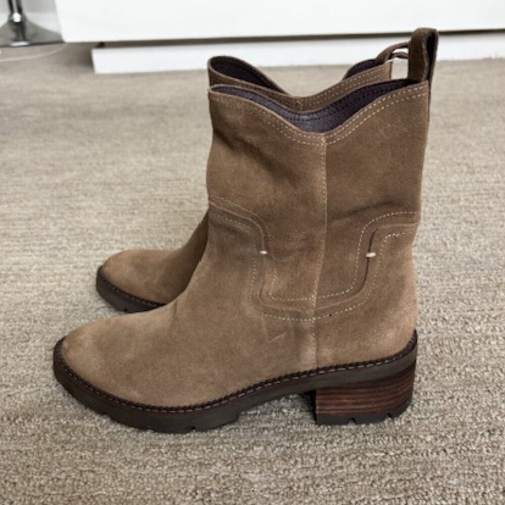 Donald Pliner Women's Suede Boots in Perfect Condition - Picture 2 of 6